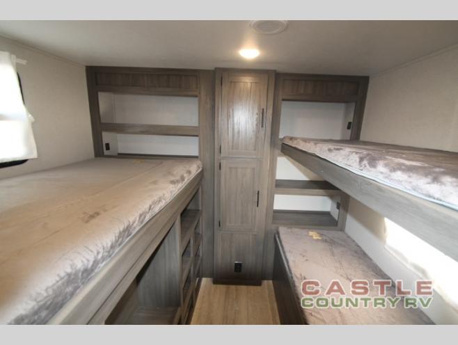 https://www.castlecountryrv.com/blog/wp-content/uploads/sites/68/2020/10/Shasta-bunkhouse.jpg